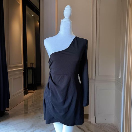 Off The Shoulder Black Dress Size M - Beauty&Beyond