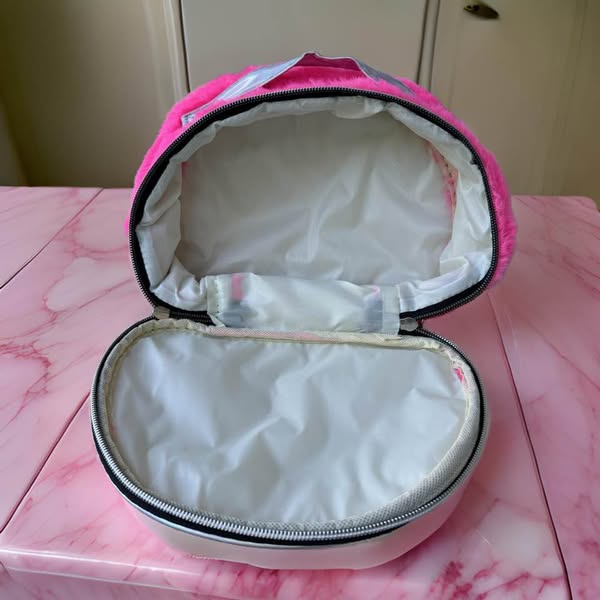 LOVE HOT PINK MAKEUP BAG - Beauty&Beyond