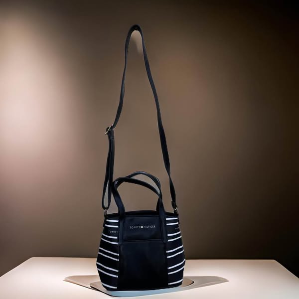 T HILLFIGER PURSE - Beauty&Beyond