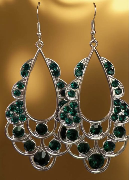 EMERALD GREEN EARRINGS