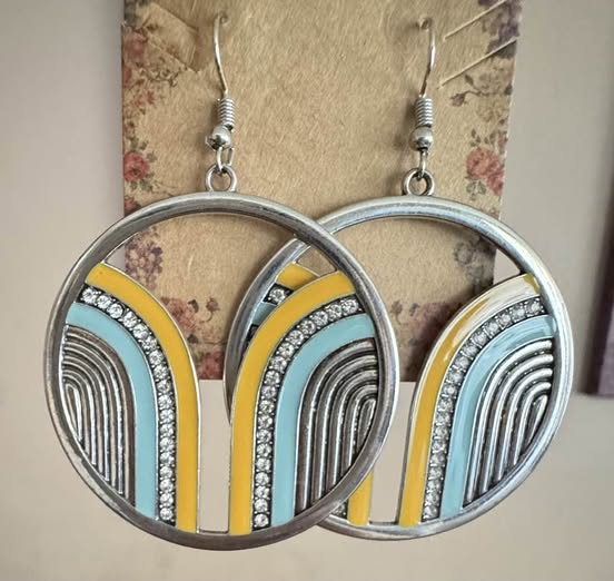 VINTAGE VIBE EARRINGS