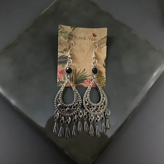 BLACK/SILVER TEAR DROP EARRINGS