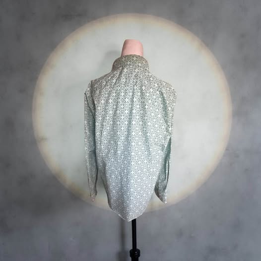 GREEN/WHITE BUTTON DOWN SIZE L