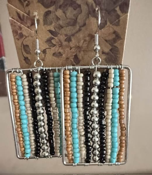 MULIT COLOR SEABEAD EARRINGS