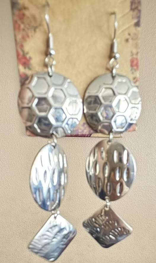 SILVER HAMMERED DANGLER EARRINGS