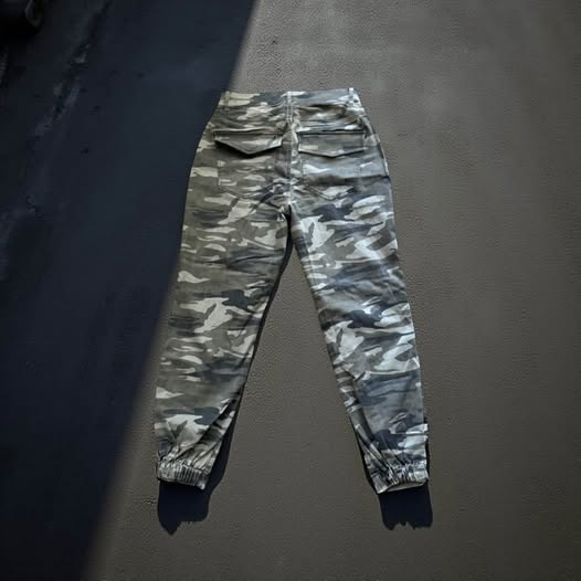 ARMY CAMOUFLAGE PANTS SIZE 6