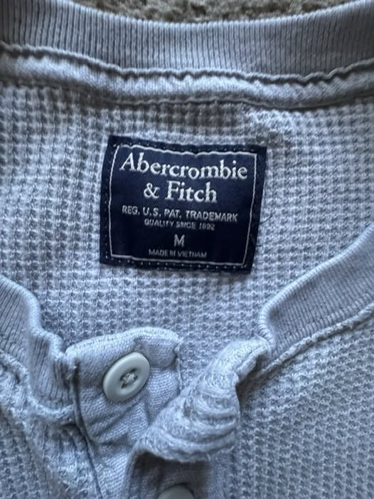MEN'S ABERCROMBIE & FITCH LIGHT GREY THERMAL SIZE M