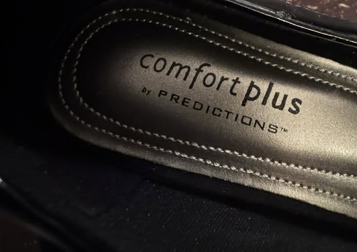 BLACK PUMPS SIZE 6.5