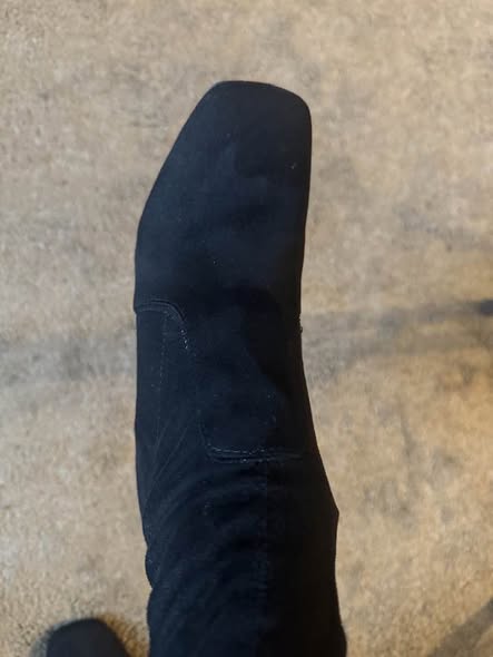 OVER THE KNEE BOOTS SIZE 5.5