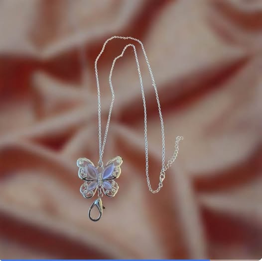 PINK BUTTERFLY LANYARD - Beauty&Beyond