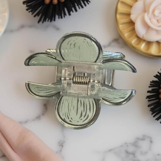 GREEN 3D FLOWER HAIR CLAW - Beauty&Beyond