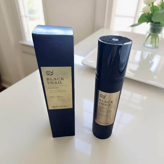 HOLIKA HOLIKA BLACK SNAIL EMULSION 100ML - Beauty&Beyond