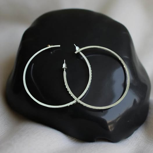 MEDIUM STUD HOOPS - Beauty&Beyond