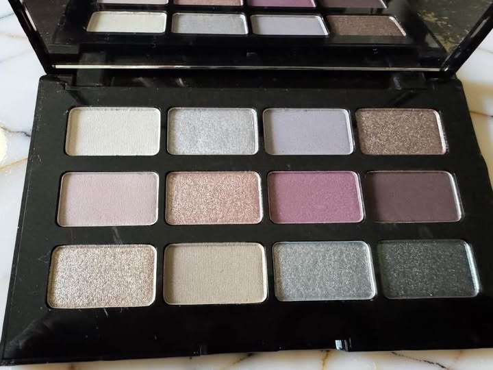 LAURA CELLER MULTI FINISH EYESHADOW PALETTE - Beauty&Beyond