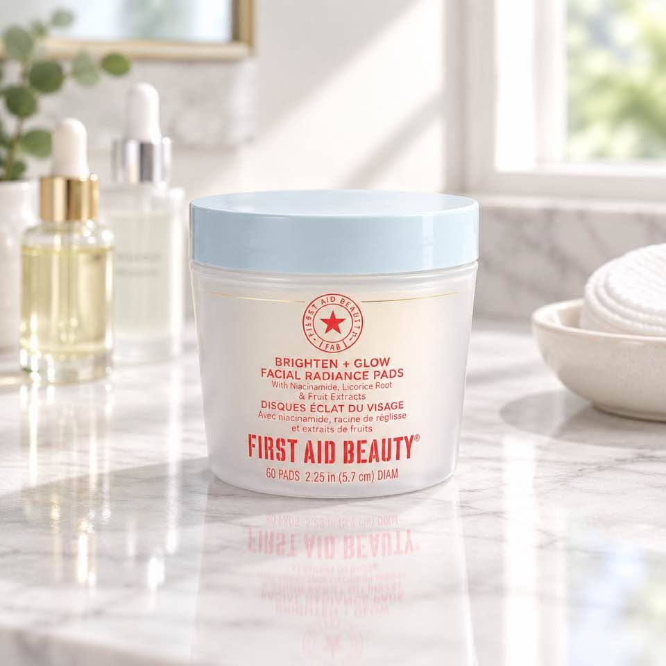 First Aid Beauty Brighten + Glow Facial Radiance Pads – 60 Count | Niacinamide & Glycolic Acid