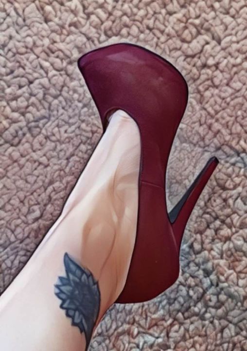 Maroon Velvet Pump Size 5.5