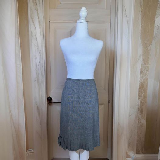 Gray Pleated Skirt Size Small