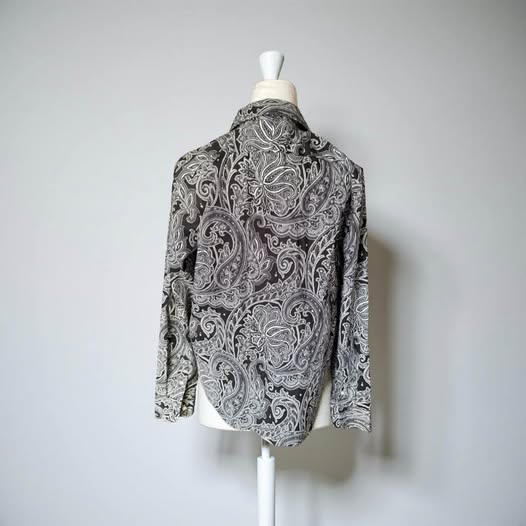 BLACK/WHITE PAISLEY BOTTON DOWN SIZE L