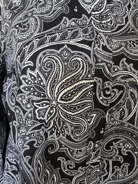 BLACK/WHITE PAISLEY BOTTON DOWN SIZE L