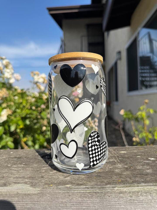 BLACK AND WHITE HEARTS GLASS CUP