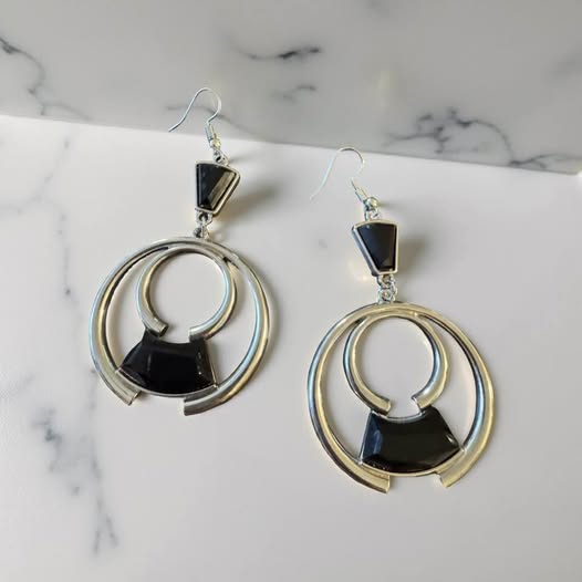 SILVER/BLACK EARRINGS