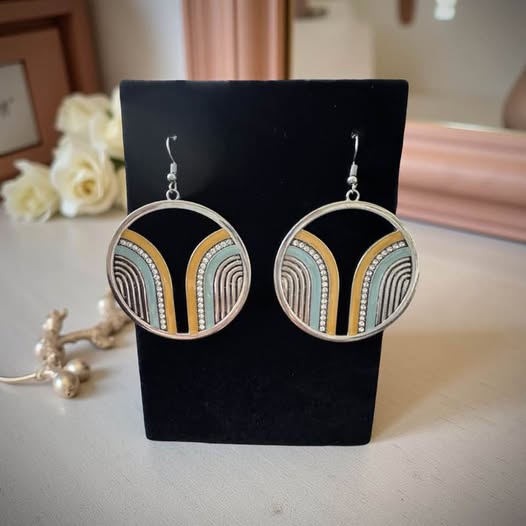 VINTAGE VIBE EARRINGS