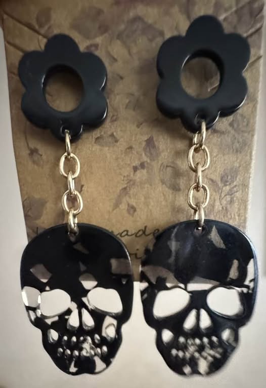 BLACK SKULL EARRINGS