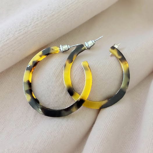 ACRYLIC MINI ANIMAL PRINT HOOPS