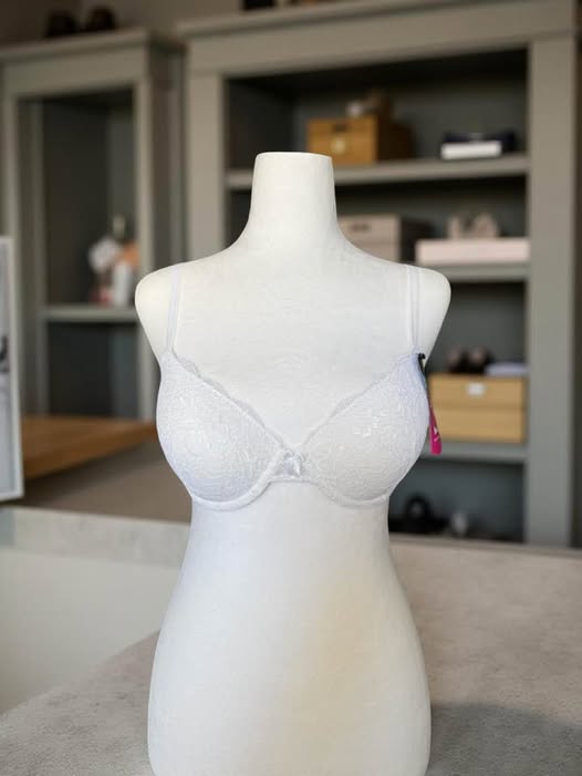 WHITE LACE PUSH UP BRA 36B
