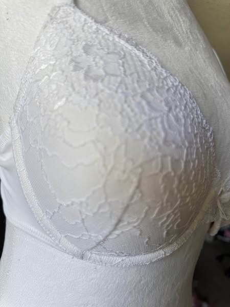 WHITE LACE PUSH UP BRA 36B