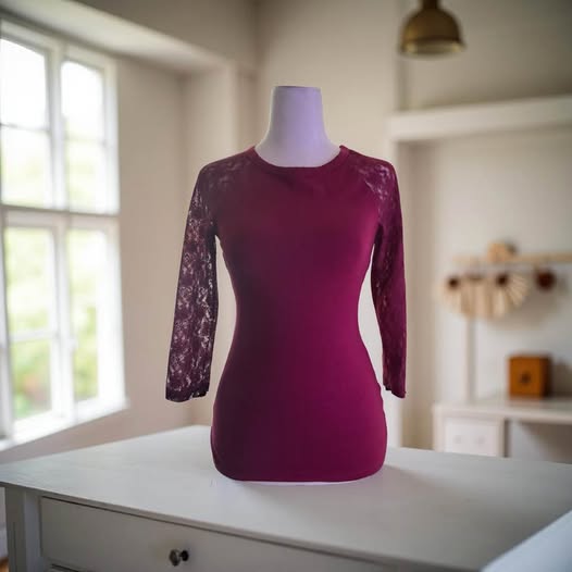 WINE LACEY TOP SIZE XS