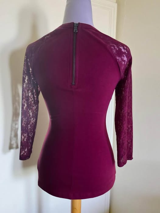 WINE LACEY TOP SIZE XS