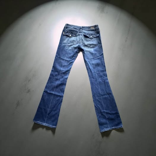 BOOT CUT JEANS SIZE 27