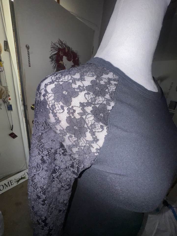 BLACK LACEY BLOUSE XS