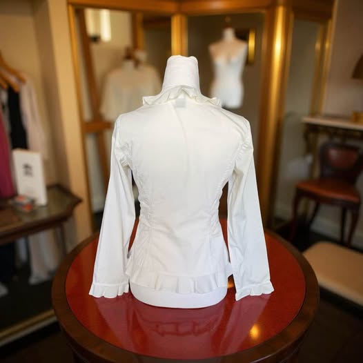 WHITE RUFFLE BUTTON DOWN TOP SIZE XS