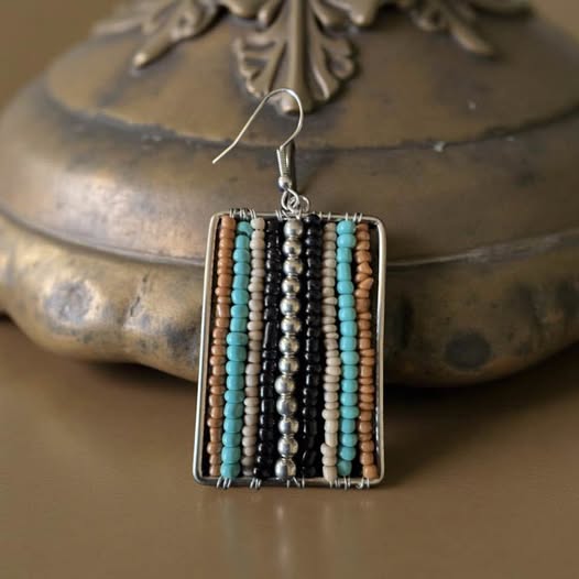 MULIT COLOR SEABEAD EARRINGS