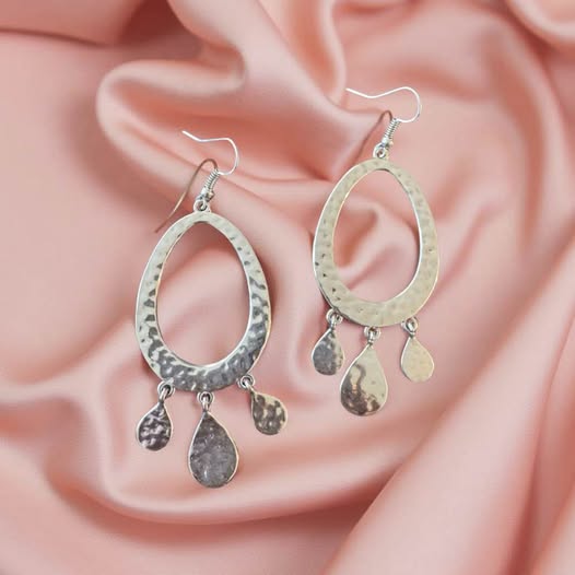 SILVER HAMMERED OVAL EARRINGS