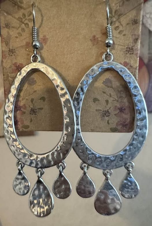 SILVER HAMMERED OVAL EARRINGS