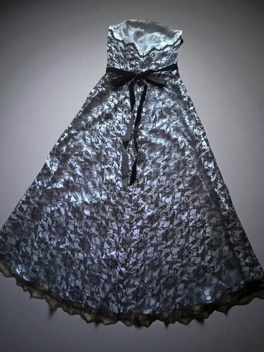 BLUE/BLACK LACE DRESS SIZE SMALL