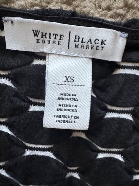 BLACK/WHITE STRETCHY TOP SIZE XS