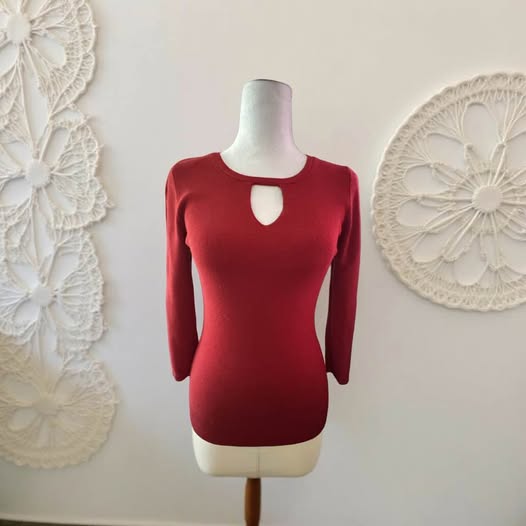 RED SWEATER TOP SIZE XS