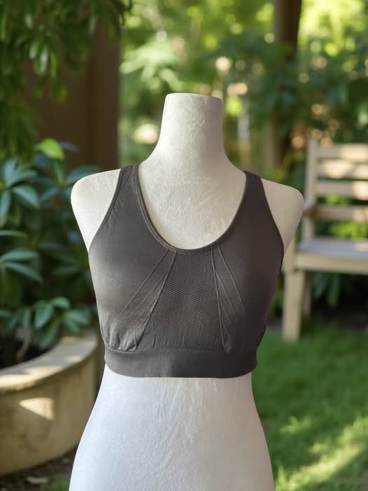 SPORTS BRA SIZE SMALL