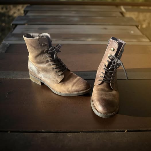 BORN BROWN ANKLE BOOTS 8.5