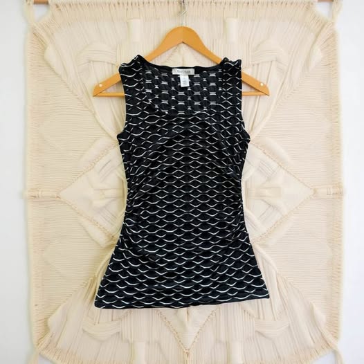 BLACK/WHITE STRETCHY TOP SIZE XS