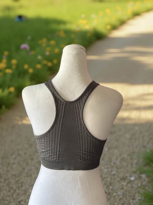 SPORTS BRA SIZE SMALL