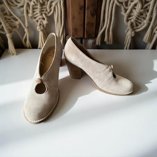 TAN SUEDE SHOES 8.5