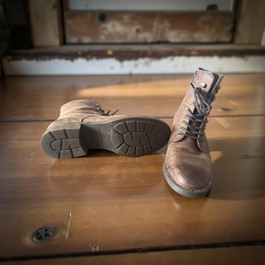 BORN BROWN ANKLE BOOTS 8.5