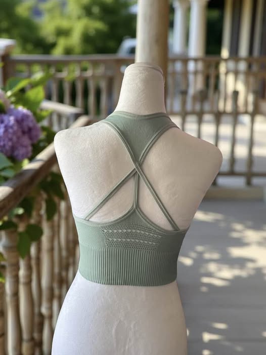 PRO FIT SEAMLESS SPORTS BRA SIZE M