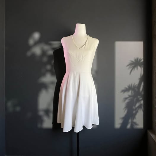 WHITE MID DRESS SIZE 0