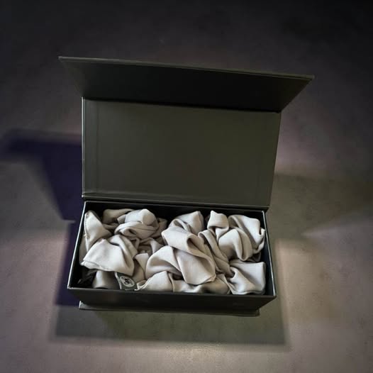 BEIGE FRENCHIE SET OF 6 SCRUNCHIES